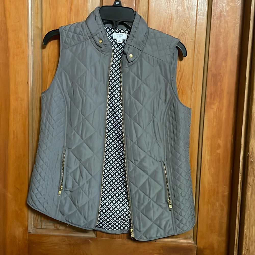 Crown and Ivy Vest - Picture 1 of 2